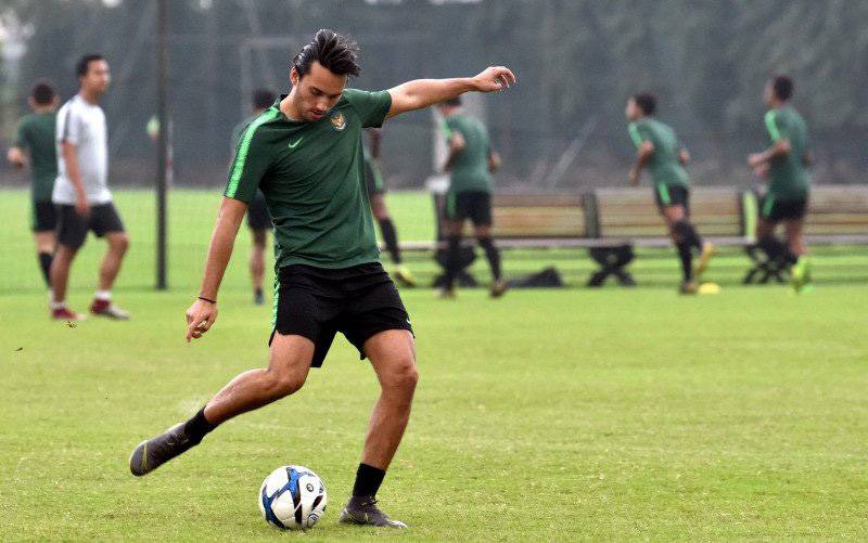 Persib Bandung Umumkan Kontrak Ezra Walian