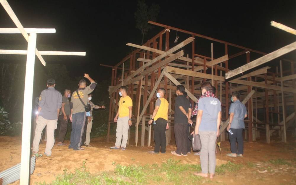 Bupati Lamandau Harapkan Pembangunan Rumah Warga Korban Banjir di Desa Petarikan Segera Rampung