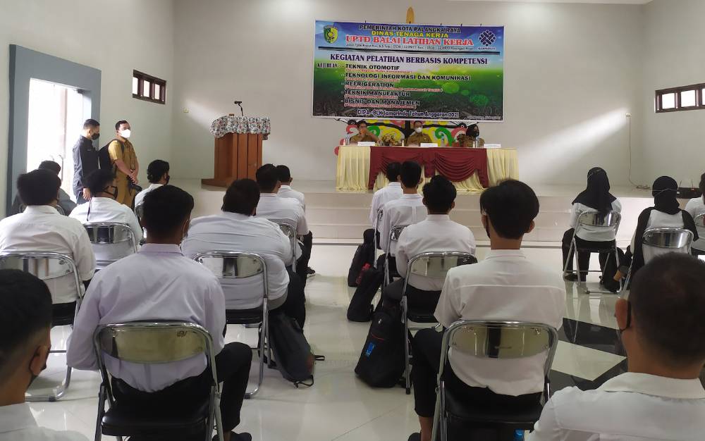 Wali Kota Palangka Raya Buka Pelatihan Kerja Berbasis Kompetensi Gelombang I