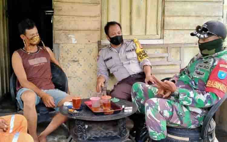 Babinsa Sei Gohong Sampaikan Pesan Moral Kepada Warga Melalui Komsos