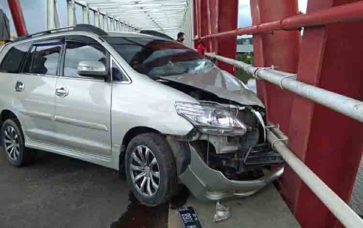 Mobil ini Kecelakaan Tunggal di Jembatan Pulau Telo Kapuas, Begini Kondisi sang Sopir