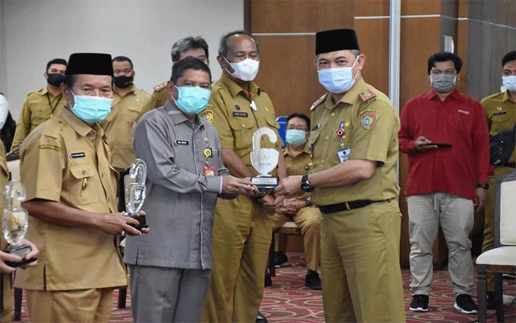Pemkab Pulang Pisau Raih Anugrah Keterbukaan Informasi Publik