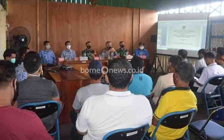 Cari Solusi Atasi Karhutla, Dandim Pangkalan Bun Ikut Diskusi Bersama Kelompok Tani