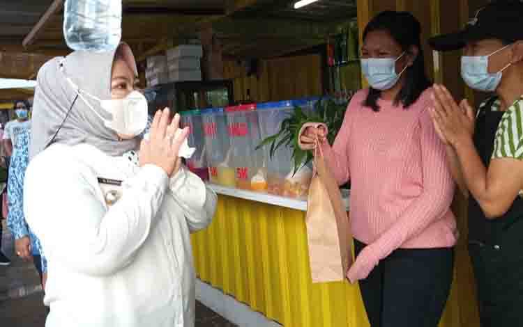 Geliatkan UMKM, Bupati Kobar Resmikan Food Corner