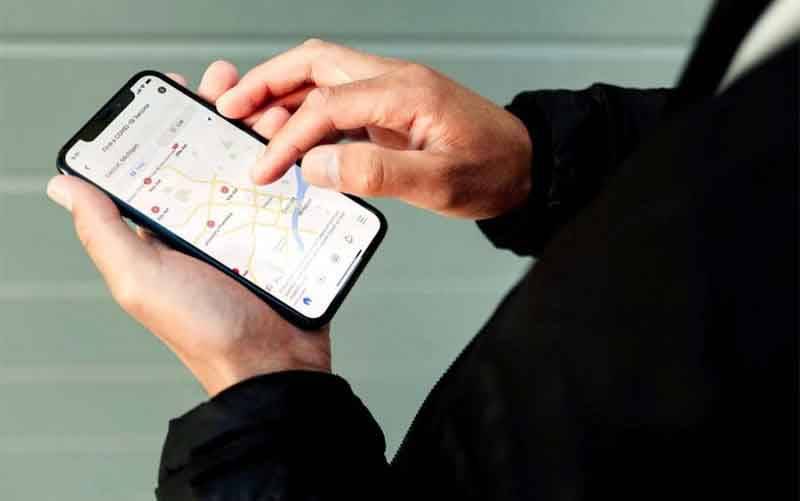 Aplikasi Facebook yang menyajikan informasi mengenai COVID-19 dan vaksinasi. (foto : ANTARA/Facebook)