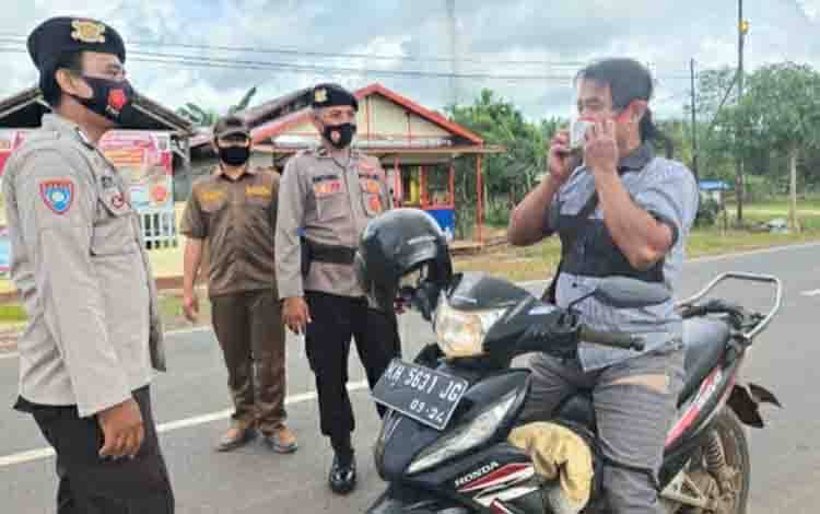Polsek Pulau Petak Gelar Operasi Yustisi dan Masih Ditemukan Warga Tidak Pakai Masker