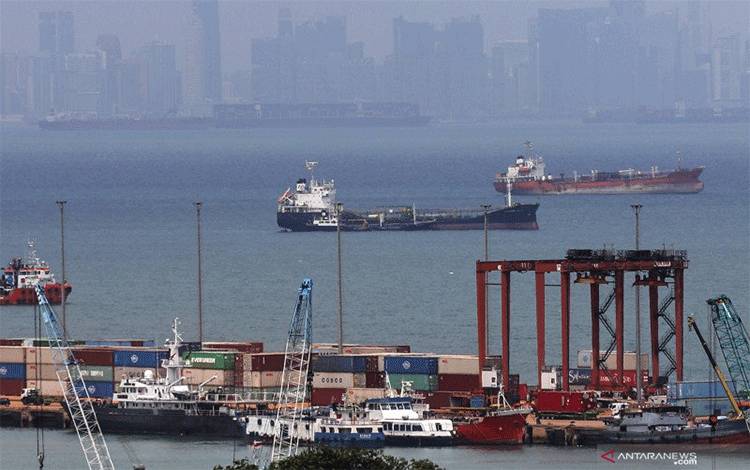 Menko Luhut Ingin 8 Pelabuhan ini Masuk Ekosistem Logistik Nasional