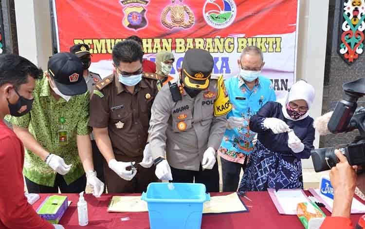 Polres Barito Selatan Musnahkan Barbuk Sabu