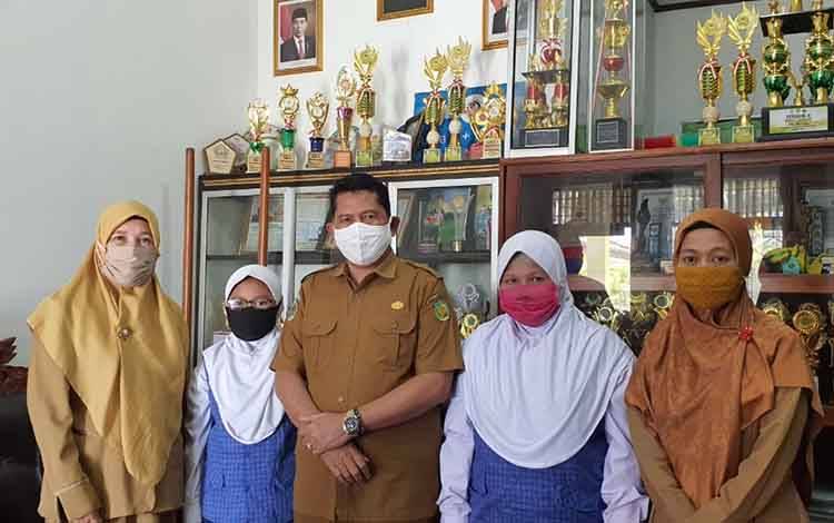 2 Pelajar MTS Annur Palangka Raya Masuk Semifinal KOSSMI Tingkat Nasional