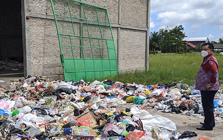 Sampah Meluber di Depo Akibat Terlambat Pembayaran Hak Petugas, Ini Komentar Bupati Kotim