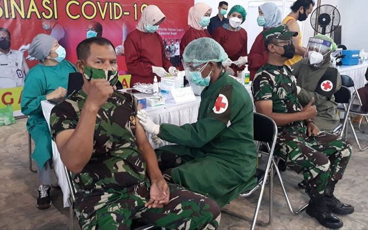 Anggota Kodim Palangka Raya Jalani Vaksinasi Covid-19 Tahap Kedua