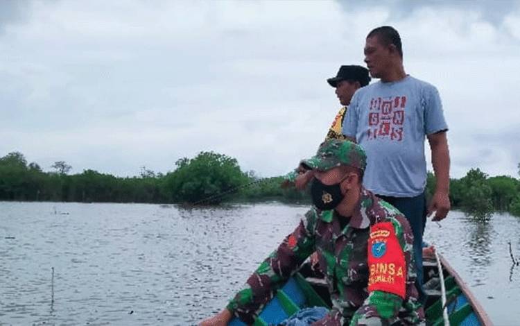 Jaga Populasi Ikan, Babinsa Rangda Imbau Warga tak Menyetrum Ikan
