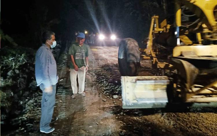 Dinas PUPR Barito Utara Terus Lakukan Penanganan Jalan Kandui-Majangkan