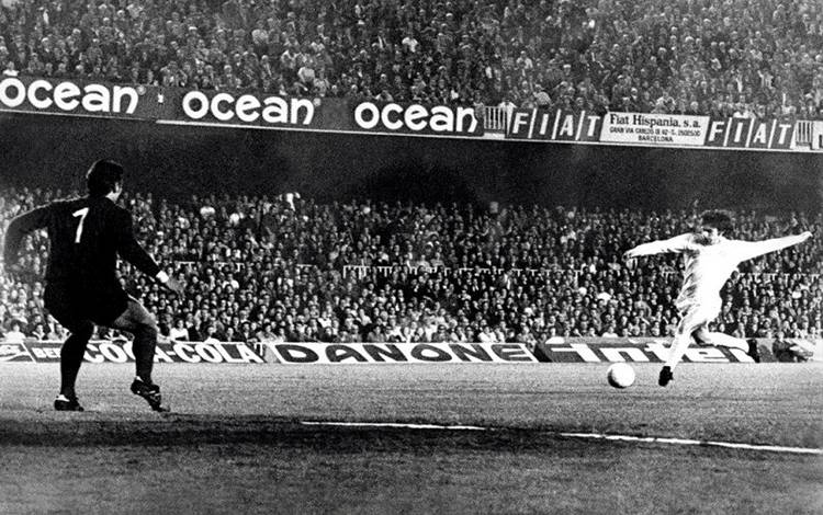 'Hotshot Lorimer' Sang Legenda Leeds United Meninggal Dunia