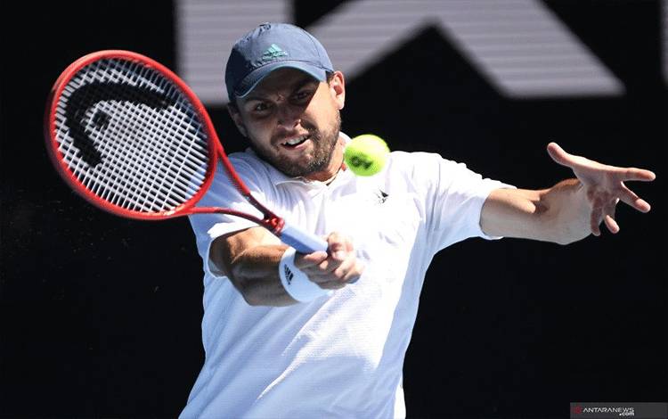 Karatsev Raih Gelar Karir ATP Perdana di Dubai Open 2021