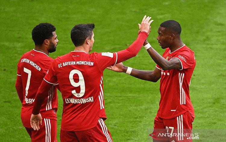 Tiga Gol Lewandowski Antar 10 Pemain Bayern Cukur Stuttgart 4-0
