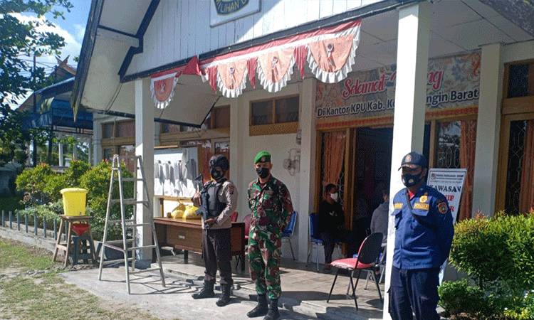 Personel Lakukan Patroli Pastikan Keamanan KPU Kobar