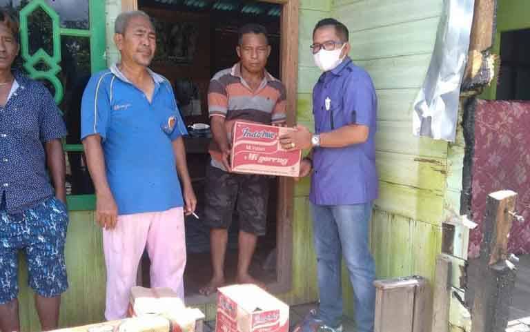 Pemerintah Kecamatan Katingan Tengah Berikan Bantuan Sembako untuk Korban Kebakaran