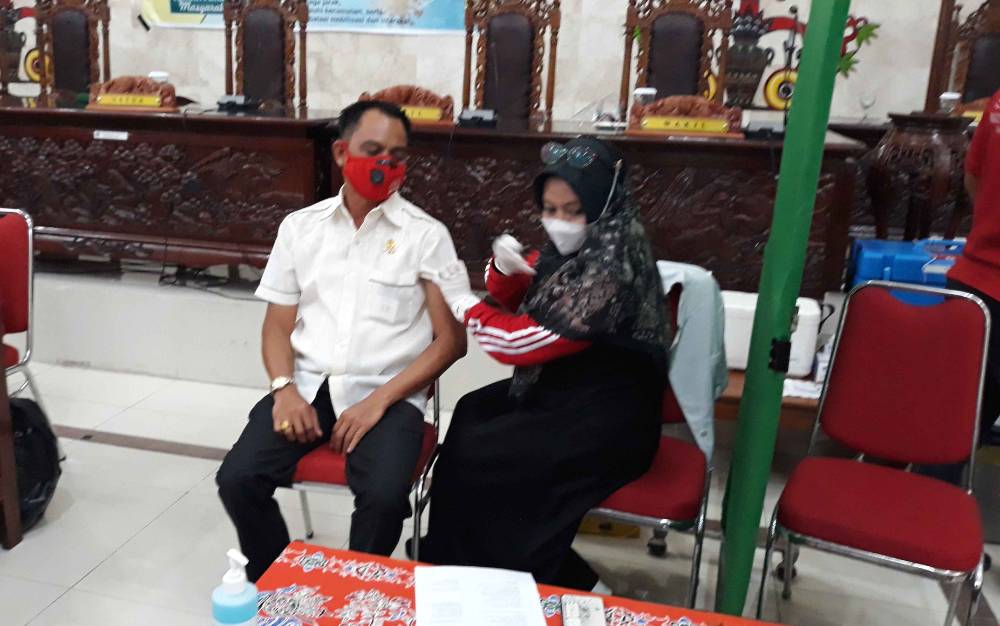 Anggota DPRD dan Sekretariat Jalani Vaksinasi Dosis Pertama