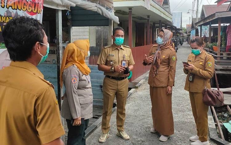 Sekda Palangka Raya Tinjau Posko PPKM Mikro
