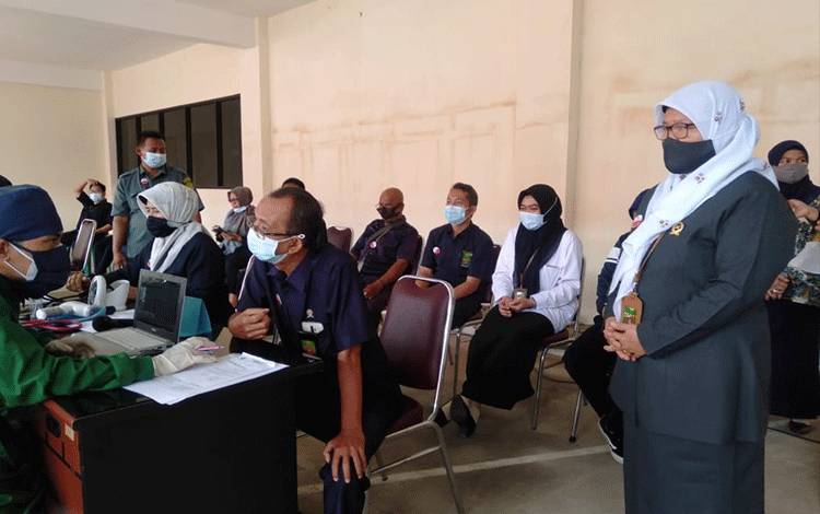Pegawai Pengadilan Agama Palangka Raya Tuntas Jalani Vaksinasi Covid-19 Dosis Pertama
