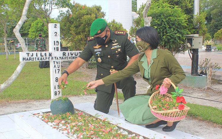 Dandim 1016 Palangka Raya Hadiri Ziarah ke Makam Pahlawan