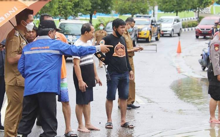 Bupati Barito Utara Cek Banjir Akibat Luapan Sungai Bengaris