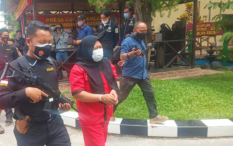 Hanya Tergiur Upah Rp 300 Ribu, IRT ini Nekat Antarkan Sabu