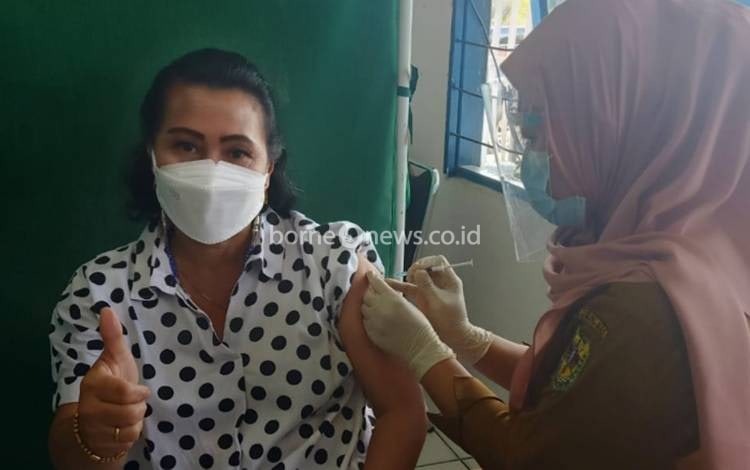 Srikandi DPRD Gunung Mas Imbau Masyarakat Jangan Takut Divaksin