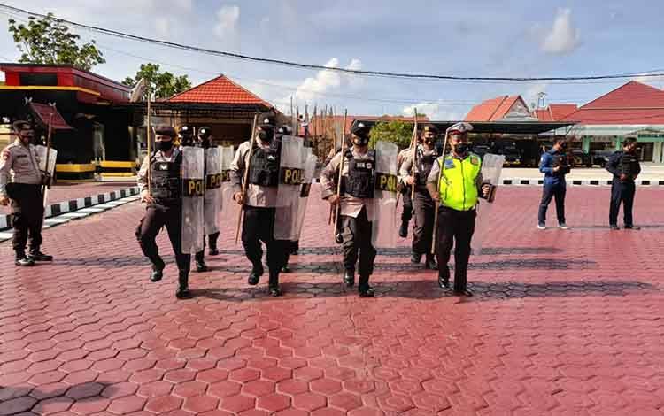 Personel Polres Seruyan Tingkatkan Kemampuan Dalmas