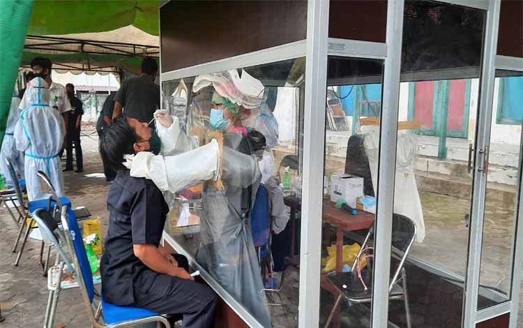Pegawai Pengadilan Negeri Pangkalan Bun Jalani PCR Swab Test