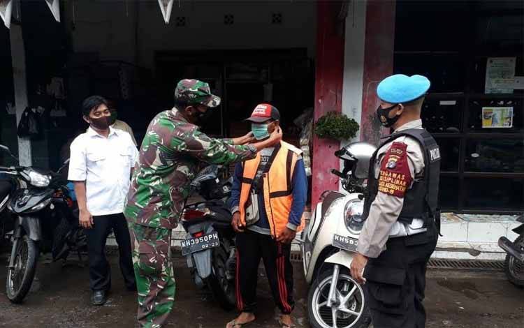 TNI-Polri Gencar Edukasi Masyarakat Terkait Protokol Kesehatan