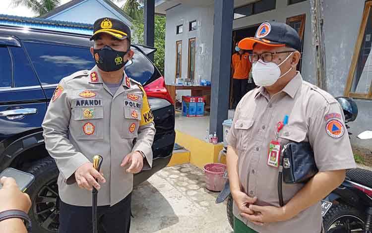 Kapolres Barito Timur, AKBP Afandi Eka Putra bersama Kepala Pelaksana BPBD Damkar Barito Timur, Riza Rahmadi.