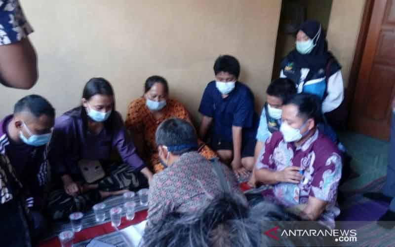 Pria ini Terobos Api Kebakaran untuk Selamatkan Anak Istri