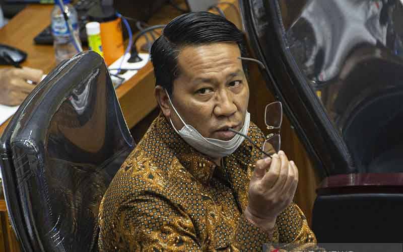 Ketua Badan Legislasi (Baleg) DPR RI Supratman Andi Agtas saat memimpin rapat kerja di kompleks Parlemen, Jakarta, Senin (29/6/2020). (foto : ANTARA FOTO/Aditya Pradana Putra/pras/aa)