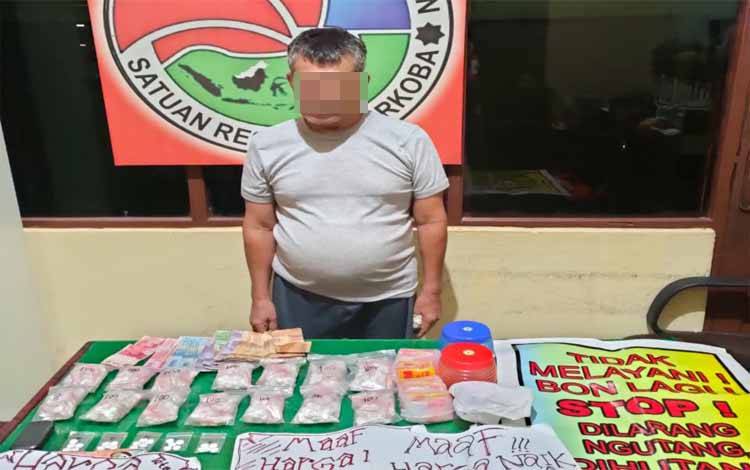 Mang Amran yang diduga pengedar obat terlarang kini harus berurusan dengan masalah hukum