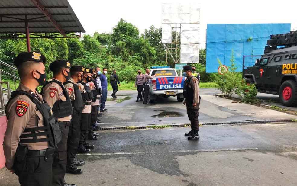 Polresta Palangka Raya Kawal Kedatangan Vaksin di Bandara Tjilik Riwut