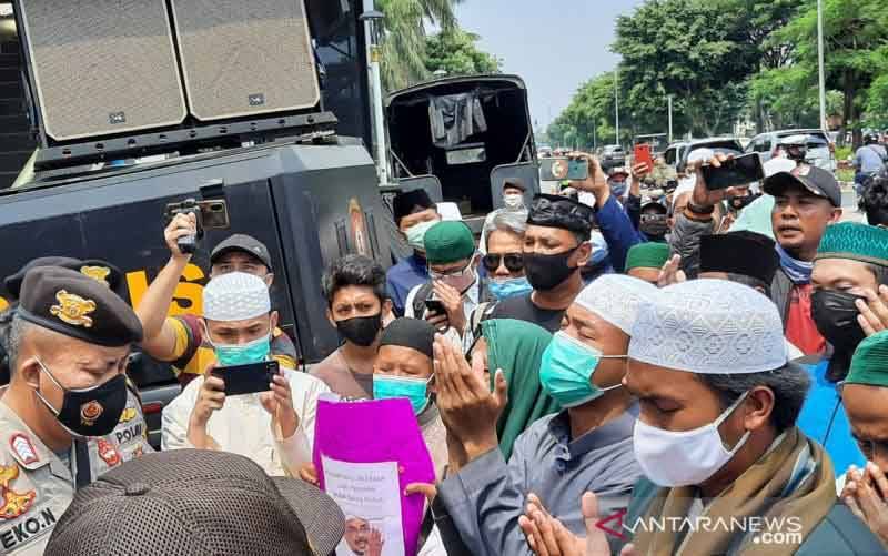 Polisi Cegah Simpatisan Rizieq Shihab Gelar Aksi di PN Jakarta Timur