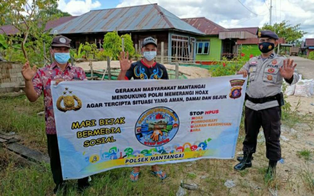 Anggota Polsek Mantangai Ajak Warga Bijak Gunakan Medsos dan Cegah Hoax