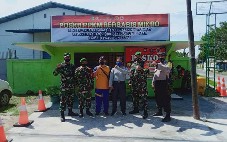Tim Wasgiat Ter Korem 102 Panju Panjung Tinjau Posko PPKM Mikro Kelurahan Sidorejo