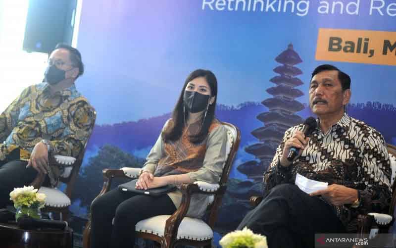 Luhut Ungkap Syarat Buka Pintu Wisata bagi Wisatawan Mancanegara