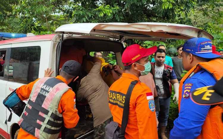 SAR Temukan 2 Mahasiswa Tewas Terseret Air Bah