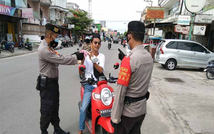 Personel Polres Kobar bersama tim Yustisi lakukan Operasi Yustisi pendisiplinan Prokes