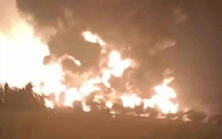 Kawasan Kilang Minyak Pertamina Balongan Indramayu Terbakar