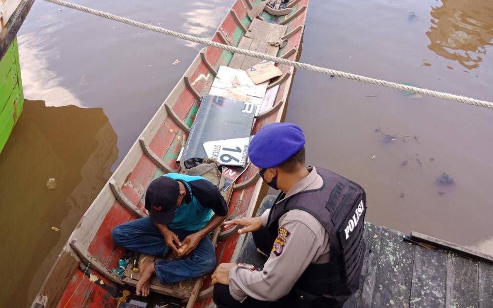 Sambangi Warga, Polairud Ingatkan Warga Jaga Kesehatan dan Prokes
