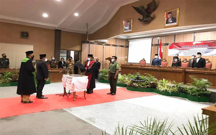 Hairis Salamad Resmi Jabat Wakil Ketua DPRD Kotim