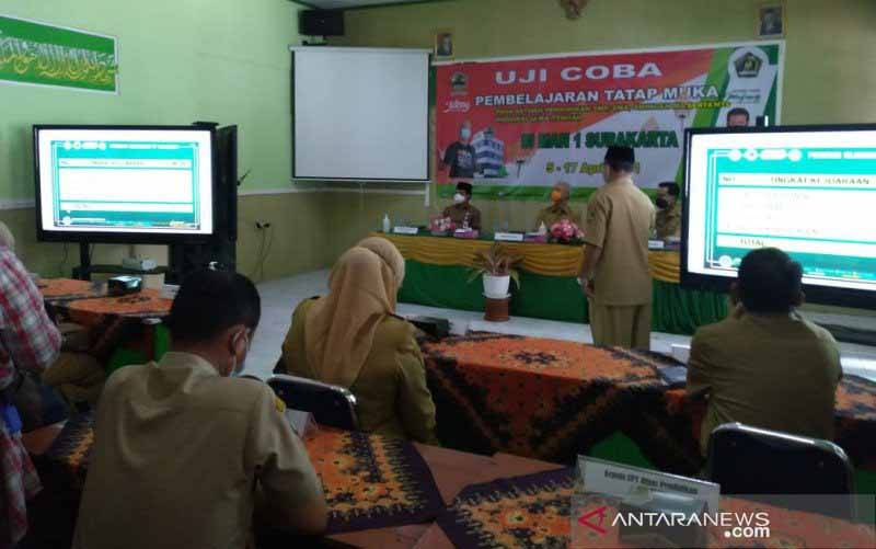 Ganjar Minta Gibran Tegas kepada Siswa dan Guru yang Tak Ikuti Prokes