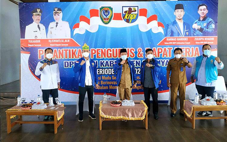 Bupati Seruyan Yulhaidir saat menghadiri pelantikan pengurus KNPI Seruyan