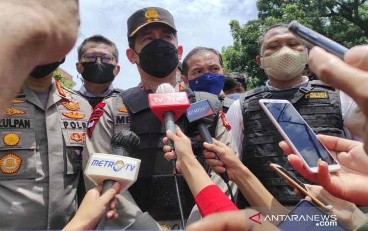 Kapolri Tawarkan Anak Cosmas Balelembang Jadi Polisi