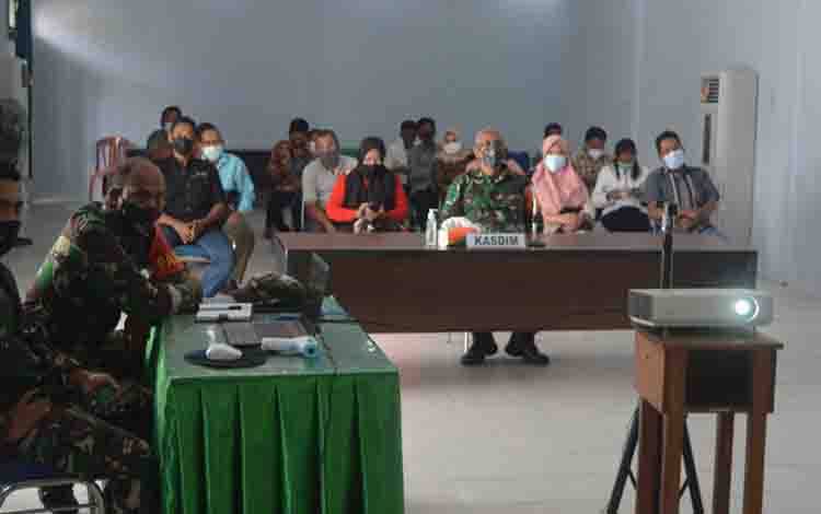 Wali Calon Prajurit Diundang Ikuti Vidcon di Aula Kodim Pangakalan Bun